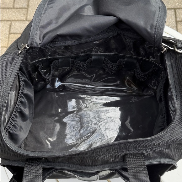 HARTMANN SMALL CARRY ON COSMETIC, TOILETRY BAG BLACK NILON WITH STRAP - Picture 9 of 14